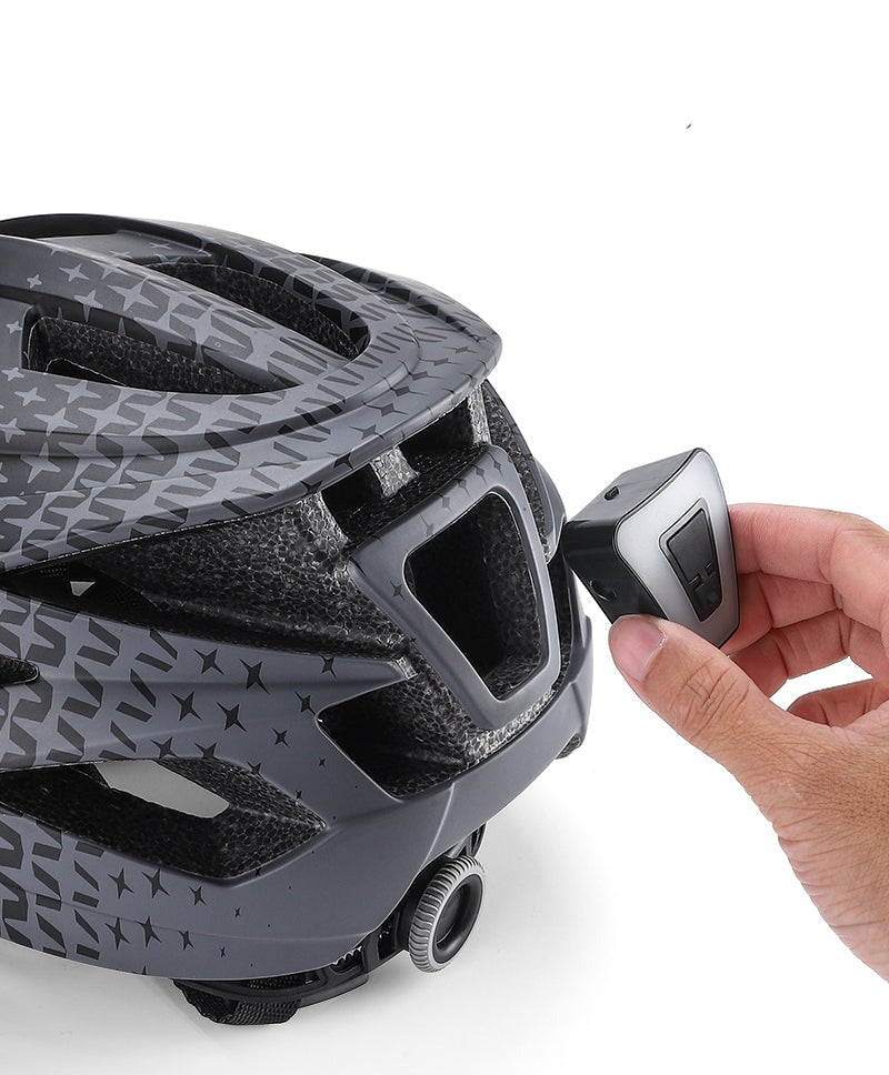 casque vélo avec visière et lumière